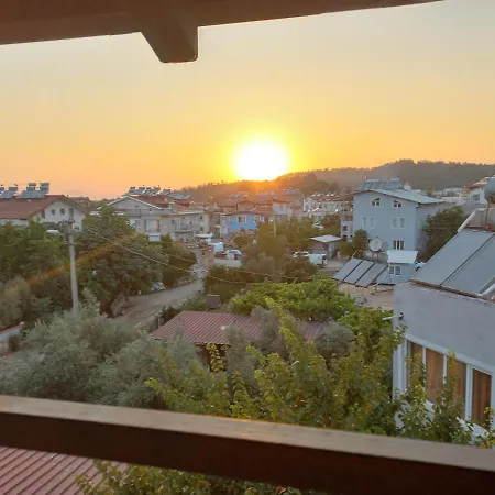 Sunshine Guest House With Terrace Alojamento de Acomodação e Pequeno-almoço *